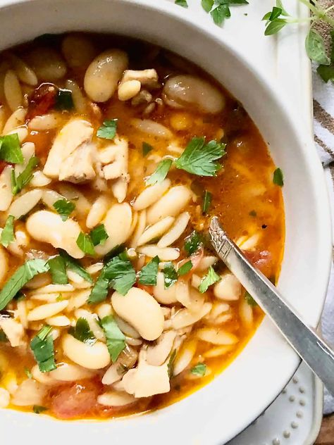 This Tuscan Chicken & White Bean Soup is a soup that eats like a stew. Full of flavor, beans and pasta. Just add some crusty bread and a salad of bitter greens. Perfect meal for a chilly evening. A Hint of Rosemary #soups #stews #hearty #beans #pasta #dinner #lunch #crowdpleaser #glutenfree #bacon #chicken #ahintofrosemary Tuscan Chicken White Bean Soup, Chicken And Bean Soup, Chicken White Bean Soup, Butter Bean Soup, Bitter Greens, Bacon Chicken, Northern Beans, Tuscan Chicken, Great Northern Beans