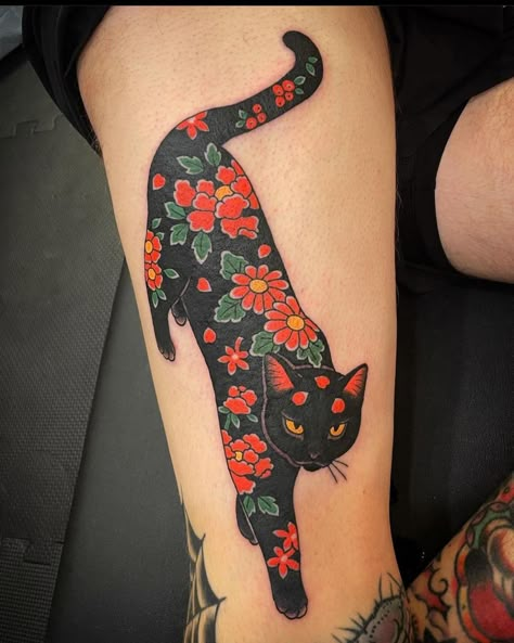 Tattoo Coverup, Traditional Tattoo Inspiration, Black Cat Tattoos, Cat Tattoo Designs, Inspiration Tattoos, Leg Tattoos Women, Cat Tattoos, Traditional Tattoo Art, Tattoo Cover-up