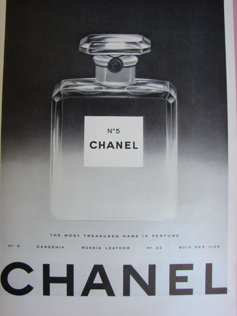 Chanel No. 5 Perfume Advertisement, Chanel No 5 Perfume, Chanel N5, Perfume Chanel, Vintage Photo Prints, Crystal Bottle, Perfume Art, Paris Perfume, Chanel N° 5