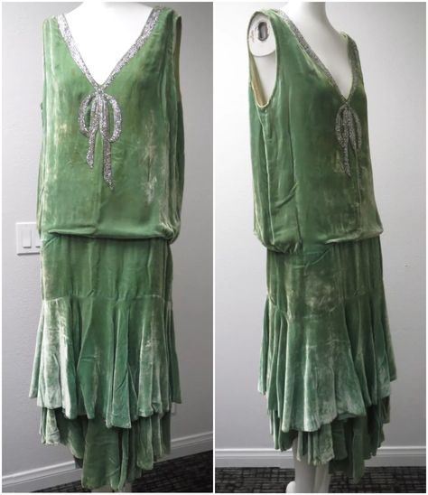 Vintage 1920s soft sage green silk velvet flapper dress // Art Deco // 20s fashion 1920s Dresses Real, Long Sleeve 20s Dress, 20s Evening Dress, 20s Slip Dress, Velvet 1920s Dress, Authentic 1920s Fashion, 1920s Velvet Dress, 20s Style Dresses, 1920s Party Dress