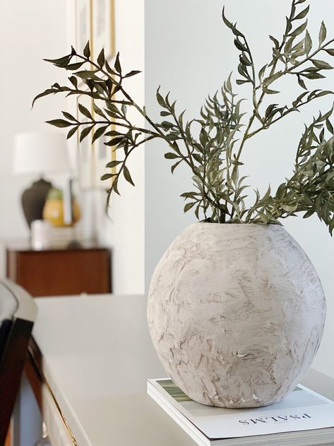 Diy Painted Vases, Budget Friendly Home Decor, Old Vases, Concrete Vases, Stone Vase, Acrylic Craft Paint, Round Vase, Old World Style, Diy Pottery