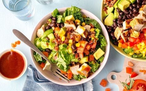 Sweet Spicy Chicken Cobb Salad Spicy Chicken Salad Recipe, Greens Breakfast, Recipes Under 500 Calories, Myfitnesspal Recipes, Cloud Eggs, Power Greens, Bean Burrito, Cobb Salad Recipe, 200 Calorie