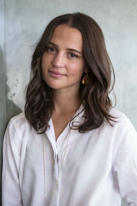 Alicia Vikander Aesthetic, The Danish Girl, Green Knight, Blue Bayou, Alicia Vikander, Ex Machina, Dark Brown Hair, Look Alike, Brown Hair