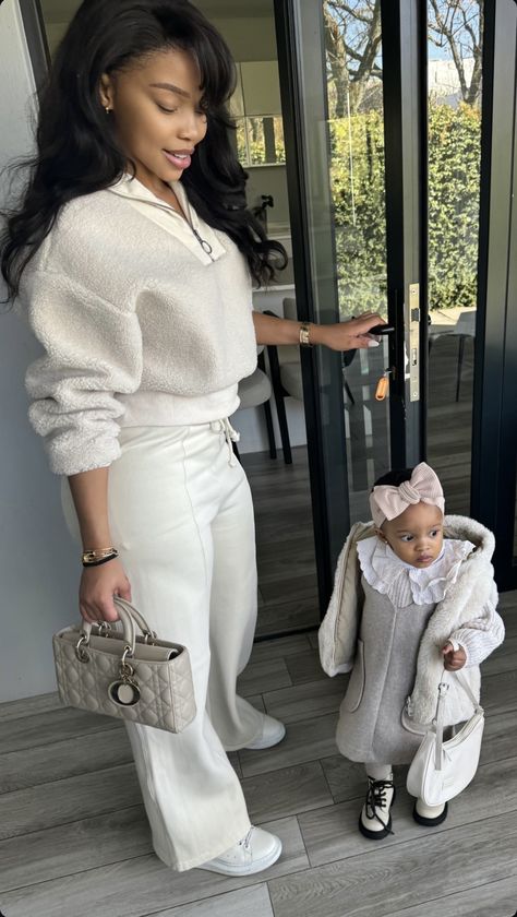 Mix Baby Girl, Black Motherhood, Couple Pregnancy Photoshoot, Mommy Moments, Mommy Outfits, Moms Goals, Elegant Dresses Classy, Mommy Daughter, Mommy Life