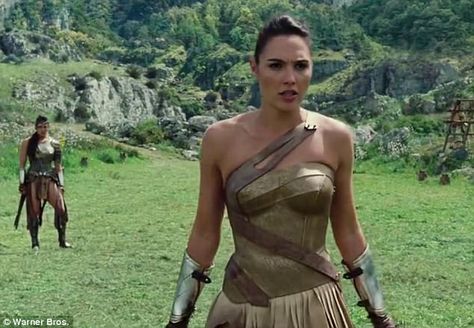 Preparing to fight: In the Buzzfeed clip debuted over the weekend, Gal Gadot, 32, gained i... Wonder Woman Outfit, Training Outfit, Gal Gabot, Gal Gardot, Wonder Woman Movie, Wonder Woman Cosplay, Wonder Woman Art, Gal Gadot Wonder Woman, Wonder Woman Costume