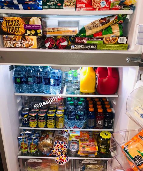 Full Refrigerator Food, Food Organization Fridge, Healthy Refrigerator, Fridge Snacks, Snack Pantry, Fridge Ideas, Healthy Fridge, Diy Pantry Organization, Snack Station