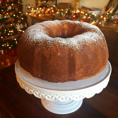 Bourbon Pound Cake, Ice Cream Sandwich Cake Recipe, Molasses Cake, Bourbon Cream, Ice Cream Sandwich Cake, Cake Pulls, Family Cake, Cream Cheese Pound Cake, Bundt Cakes Recipes