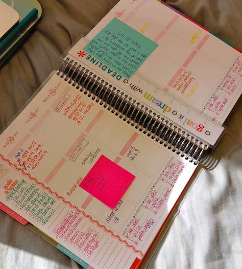 Love the way she organizes her planner. Oh For The Love Of Learning: Erin Condren Life Planner Mindful Journaling, Planning School, Love Of Learning, College Organization, Life Vision, College Tips, Organized Life, Planner Inspiration, Bujo Inspiration