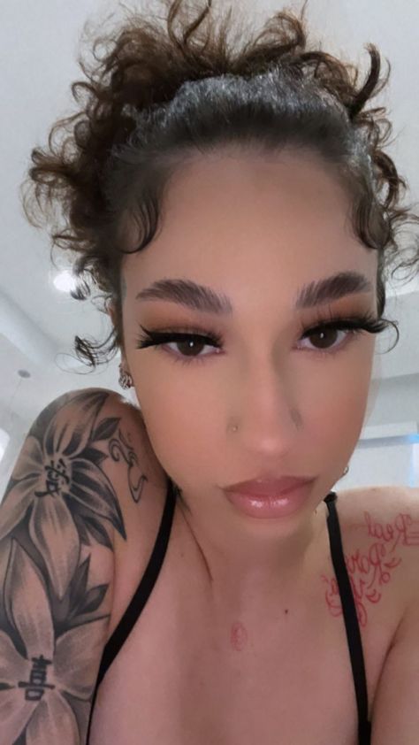 Bhad Bhabie, Danielle Bregoli, Hand And Finger Tattoos, Neck Tattoos Women, Tattoos For Black Skin, Pretty Tattoos For Women, Stylist Tattoos, Acrylic Nails Coffin Short, Types Of Women