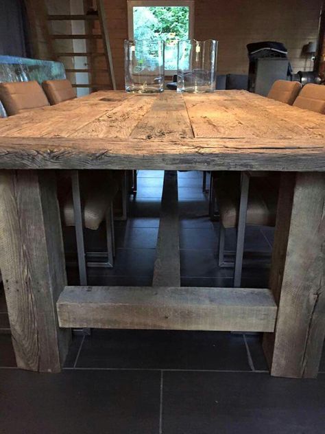 Barn Board Projects, Wood Log Crafts, Rustic Farmhouse Dining Table, Diy Furniture Building, Wood Table Diy, Dining Table Rustic, Shabby Chic Table, Reclaimed Wood Table, Diy Dining Table