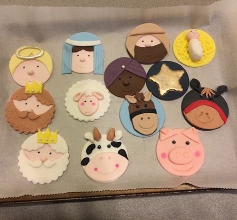 Nativity cupcake toppers Nativity Cupcakes, Nativity Scene Cookies Decorated, Nativity Cake, Polymer Clay Manger Scene, Biscuit Decorating, Christmas Bakes, Ideas Navidad, Christmas Cakes, Cupcake Ideas