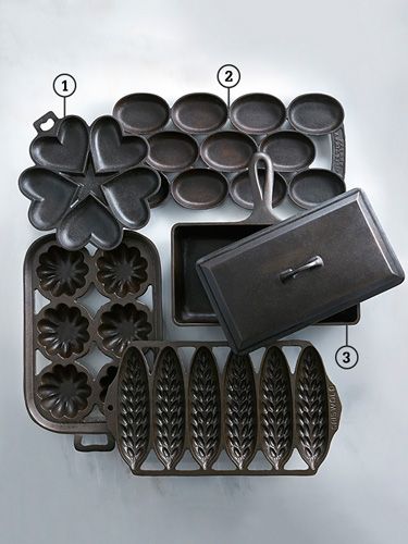 The Collector's Guide Vintage Bakeware - Vintage Baking Pans - Country Living Cast Iron Care, Cast Iron Pans, Colonial Garden, Bakeware Storage, Vintage Bakeware, Iron Skillet Recipes, Baking Equipment, Cast Iron Skillet Recipes, Pudding Mold