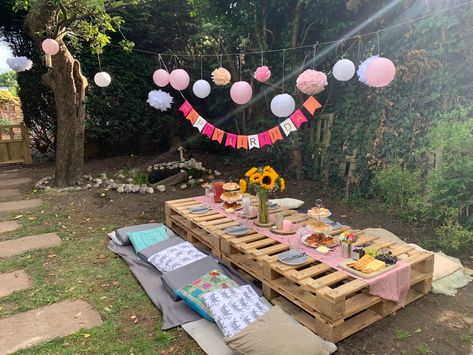 Outdoor Birthday Decorations, Summer Table Settings, Outdoors Birthday Party, Simple Birthday Decorations, Picnic Decorations, Garden Picnic, Summer Party Decorations, Outdoor Birthday, Picnic Birthday