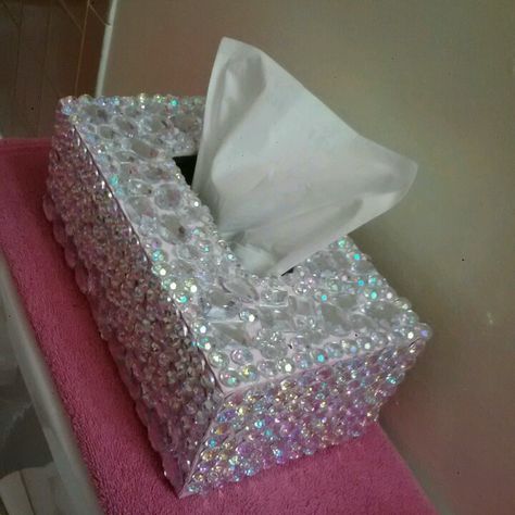 Bedazzled Bathroom Decor, Kleenex Box Crafts, Bedazzled Things, Diy Rhinestone Crafts, Rangement Makeup, Glamour Decor, Bling Ideas, Diy Crafts Love, Rhinestone Projects