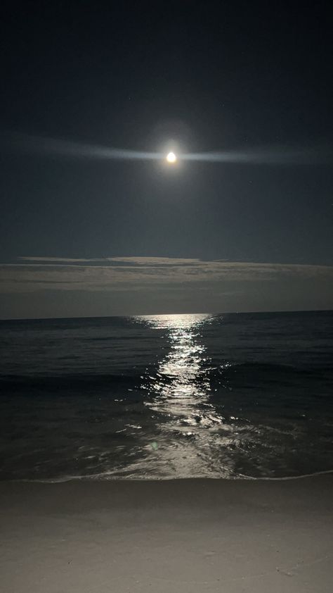 Light from the moon on the ocean Moon Under The Sea, Seascape Photography, Beach At Night, Night Background, Ann Margret, On The Ocean, Anime People, Under The Sea, Beach Outfit