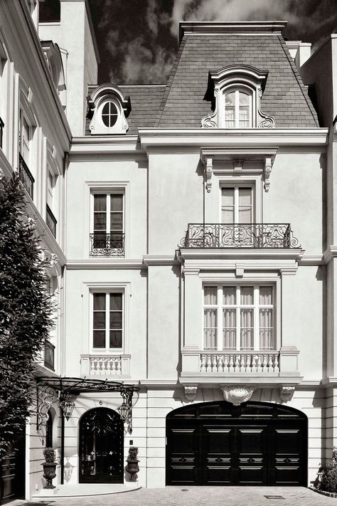 Classical Architecture Exterior, French Architecture Homes, Incredible Houses, Classical Architecture House, Classical Villa, New Classical Architecture, Classic Facade, Townhouse Exterior, John Howard