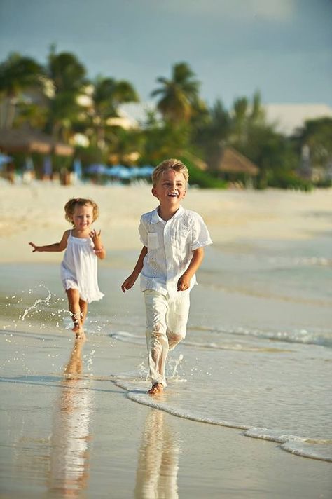 Beach Photography Family Poses, Brother Sister Beach Pictures, Siblings Beach Photoshoot, Kid Beach Pictures, Sibling Beach Pictures, Kids On The Beach, Beach Photoshoot Family, Beach Foto, Sibling Photo Shoots