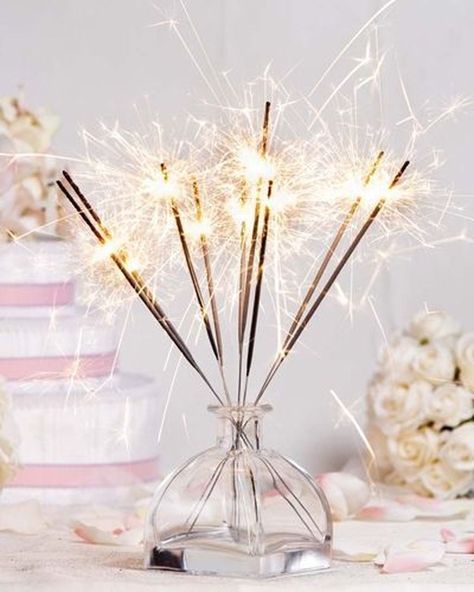 Stylish 20+ Cheap DIY New Years Eve Decoration Ideas That Look Expensive Wedding Sparklers, Sparkle Wedding, Event Inspiration, Main Game, Eve Parties, New Years Eve Party, New Years Party, Party Inspiration, Nouvel An