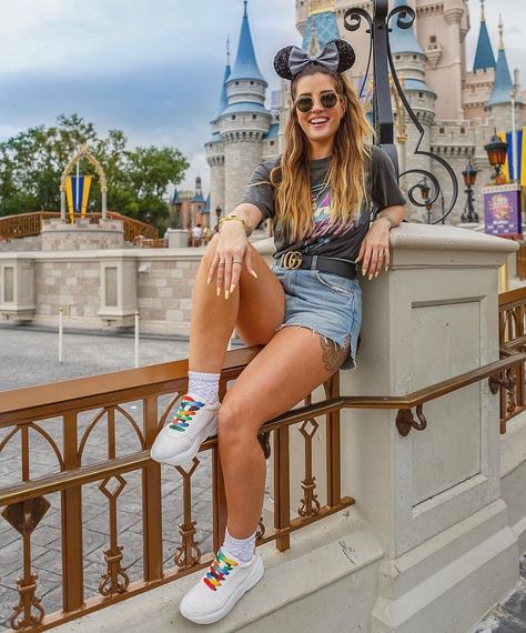 Disney Poses, Disneyland Photography, Disney Outfits Women, Miami Orlando, Disney Photo Ideas, Disney World Outfits, Disneyland Outfits, Disney Orlando, Spring Photos