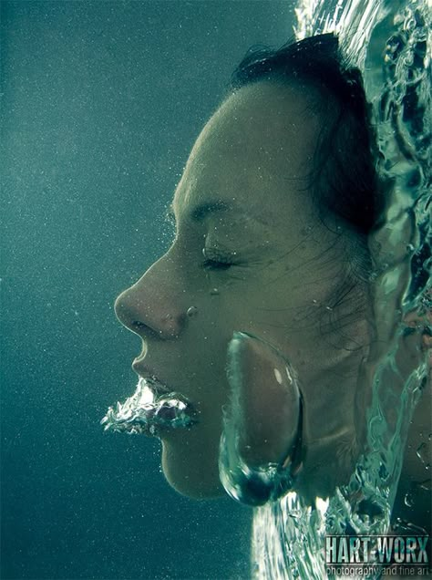 Underwater Photography Pool, Earth Video, Underwater Photoshoot, Underwater Portrait, People References, Pool Photography, Underwater Art, Red Water, Photographie Portrait Inspiration