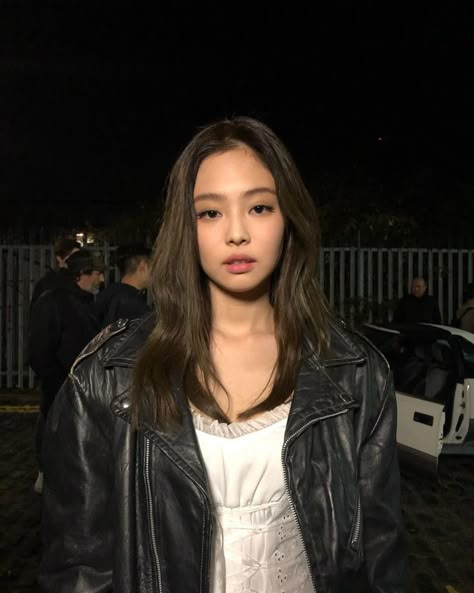 Leather Jacket Outfits, Jennie Kim Blackpink, Jennie Lisa, Jennie Kim, 가을 패션, Casual Style Outfits, Blackpink Jennie, Role Models, Jacket Outfits