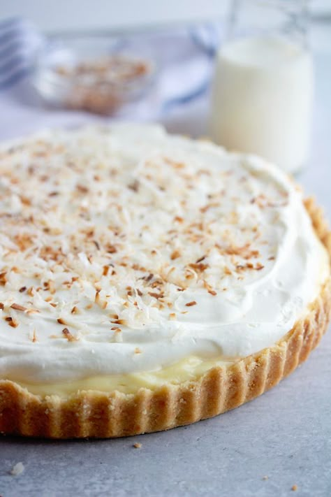 Coconut Cream Tart Recipe, Coconut Cream Tart, Easy Coconut Desserts, Coconut Tarts Recipe, Argentine Desserts, No Bake Coconut Cream Pie, Chocolate Holiday Desserts, Coconut Tart Recipe, Fruit Dumplings