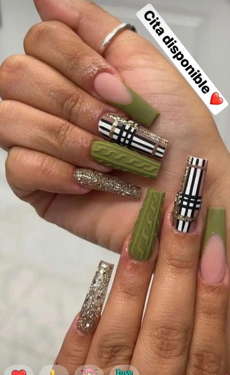 Green Sweater Nail Designs, Olive Green Sweater Nails, Olive Green And Burgundy Nails, Fall Nails2023, Sweater Nail Designs Fall, Plade Nails Fall, Hunter Green Fall Nails, Sweater Nails Green, November Nails Ideas 2023