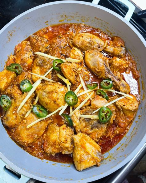 Peri Peri Chicken with Homemade Sauce (Piri Piri Sauce) - Stew with Saba Chicken Karai, Chicken Karahi Recipe Pakistani, Chicken Kadai Recipe, Chicken Karahi Recipe, Karahi Recipe, Pakistani Dishes, Chicken Karahi, Yummy Chicken Recipes, White Chicken