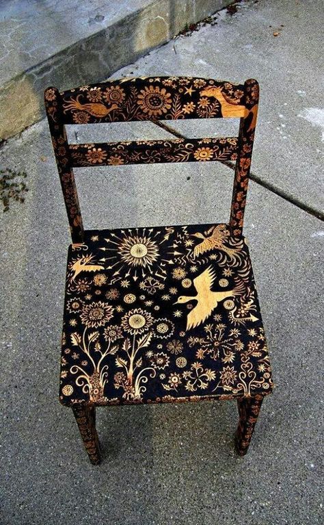 Burnt Coffee Table, Painted Chair, Small Chair, Painted Chairs, Funky Furniture, Hand Painted Furniture, Old Furniture, Redo Furniture, Decor Rustic