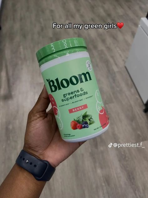 Bloom Drink, Curly Hair Accessories, Drink Aesthetic, Health Hygiene, Summer Scrapbook, Room Stuff, Green Girl, Bath And Body Care, All I Want For Christmas