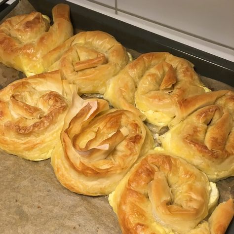 Phyllo Dough Recipes Videos, Philo Sheet Recipes, Phyllo Dough And Cream Cheese Recipes, How To Use Phyllo Sheets, Phyllo Dough Sheets Recipes, Fillo Dough Recipes Appetizers, Savory Philo Dough Recipes, Philo Dough Breakfast, What To Do With Phyllo Dough