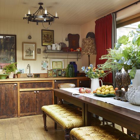 Bohemian House, Florence Welch, Vintage Interior, Vintage Home, Dinner Table, Florence, Vintage House, House Ideas, Breakfast Bar