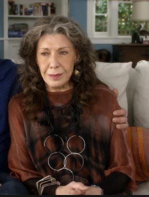 Shopping: Grace and Frankie Style - The Three Tomatoes Frankie Bergstein Aesthetic, Frankie Bergstein Style, Frankie Clothing, Frankie Bergstein, Class Goals, Sam Waterston, Grace And Frankie, Lily Tomlin, Martin Sheen