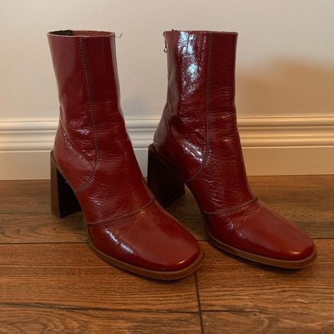 Red Leather Boots Vintage Leather Boots Women, Red Winter Boots, Red Vintage Boots, Red Brown Boots, Red Boots Fall, Burgundy Leather Boots, Red Leather Boots Outfit, Red Boots Aesthetic, Red Boot Outfit