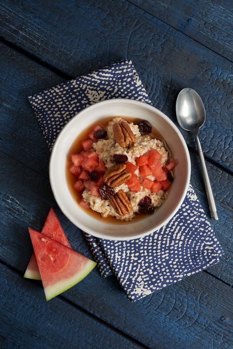 Watermelon Steel Cut Oats for Easy, Nutritious Breakfast Watermelon Breakfast Ideas, Watermelon Breakfast, Oats With Milk, Watermelon Uses, Watermelon Festival, Time For New Beginnings, Watermelon Benefits, Yummy Healthy Breakfast, Buzz Feed