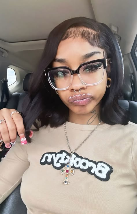 Lashes And Glasses Combo, Square Glasses On Round Face, Glasses And Lashes, Lashes With Glasses, Baddie With Glasses, Wig Styles Ideas, Baddies With Glasses, Glasses Baddie, Glasses Black Women