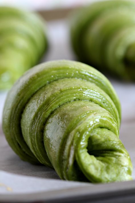 my bare cupboard: Matcha danish loaf and croissants Croissant Loaf, Bread Character, Matcha Baking, Green Tea Dessert, Matcha Pudding, Matcha Green Tea Recipes, Green Tea Cake, Matcha Dessert, Matcha Cake