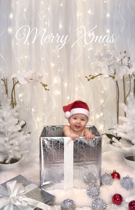 Christmas Baby Photoshoot, Baby Christmas Photoshoot, Baby Christmas Photography, Photo Bb, Christmas Baby Pictures, Theme Carnaval, Christmas Poses, Christmas Newborn, Baby Christmas Photos