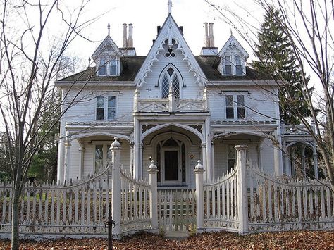 THOMPSON, CT WM MASON HOUSE 1845, via Flickr. Stare Dwory, Gothic Houses, Mansion Homes, Derelict Buildings, Cozy Places, Old Abandoned Houses, Old Mansions, Structural Design, Abandoned House