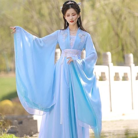 Light Blue Hanfu, Blue Hanfu, Chinese Princess Dress, Chinese Clothing Traditional, Chinese Fancy Dress, Traditional Asian Dress, Hanfu Girl, Style Dance, Chinese Style Dress