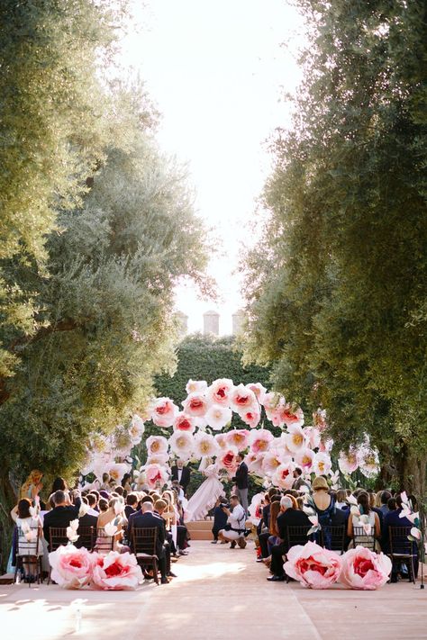 Large Paper Flowers Wedding, Large Flower Backdrop, Giant Wedding Flowers, Giant Flower Wedding, Giant Flowers Wedding, Giant Paper Flowers Wedding, Wedding Installations, La Mamounia Marrakech, Dreamy Bride