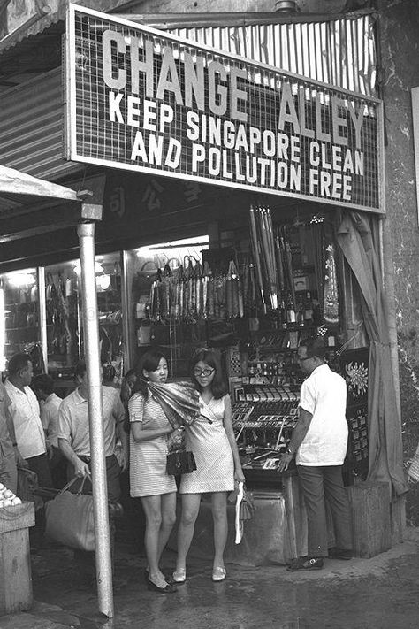 CHANGE ALLEY AT RAFFLES PLACE, SINGAPORE - 1970 Guide to moving to Singapore www.expatessentials.net Vintage Singapore, History Of Singapore, Singapore River, General Post Office, Old Singapore, Straits Settlements, Singapore Photos, Photographs And Memories, Old Places