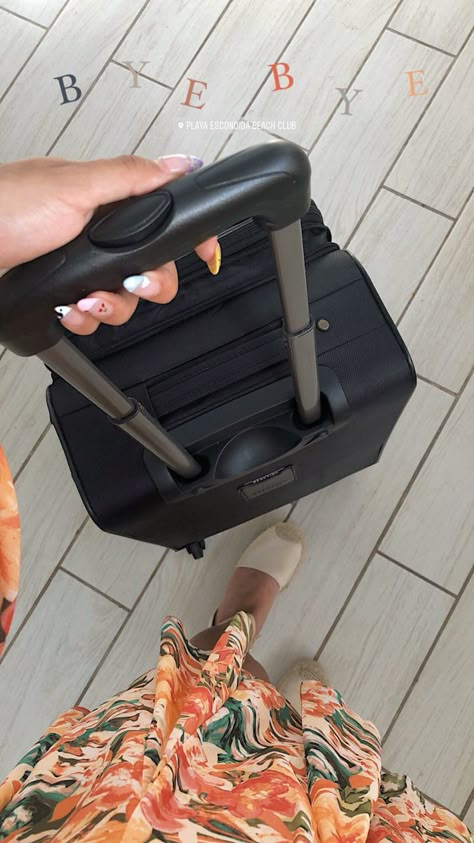 Travel Day Instagram Story, Family Vacation Instagram Story, Packing Story Instagram, Honeymoon Story Ideas, Vacation Countdown Instagram Story, Cruise Story Ideas, Vacation Instagram Stories Ideas, Vacay Stories Instagram, Vacation Snapchat Story