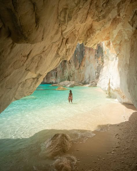 Baunei Coast Sardinia, Sardinia Italy Beaches, Sardinia Photo Ideas, Sardinia Italy Photography, Costa Smeralda Sardinia Italy, Sardinia Italy Itinerary, Sardinia Honeymoon, Sardinia Italy Aesthetic, Baunei Italy