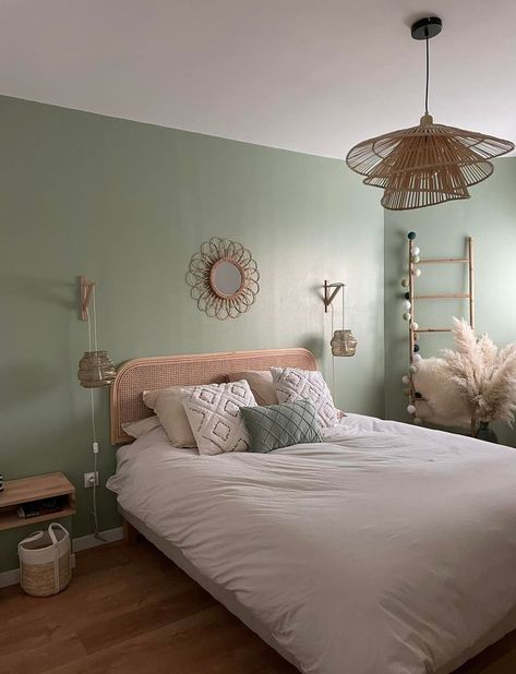 Bedroom Painting Ideas, Sage Bedroom, Green Bedroom Design, Bedroom Painting, Small Apartment Bedrooms, Tropical Bedrooms, Sage Green Bedroom, Creative Bedroom, Green Bedroom