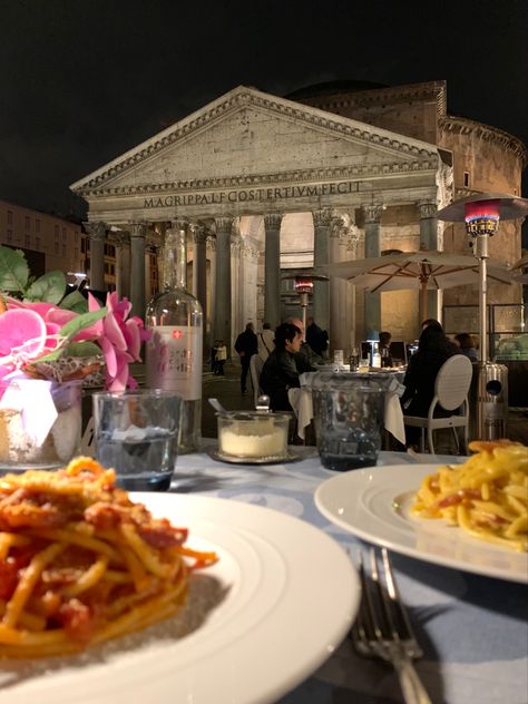 Rome Pasta, Rome Nightlife, Pantheon Rome, Italy Vibes, Rome Photo, Pasta Bar, The Pantheon, Roman Architecture, Eat Pray Love