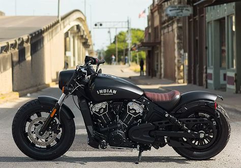 For 2018, Indian is offering its 1100cc Scout in a stripped-down and blacked-out Bobber variant. All black everything from the frame, fork & exhaust to the cast aluminum wheels. Of course the fenders have been “bobbed” & it sits lower front & back than its predecessor. Optional ABS is available. Indian Bobber, Indian Scout Sixty, Indian Scout Bobber, Motos Bobber, Indian Motorbike, Indian Motorcycle Scout, Scout Bobber, Bobber Custom, Bobber Bikes