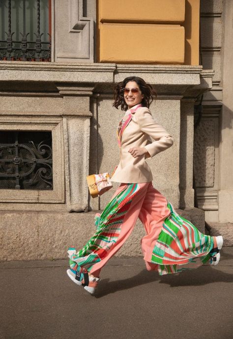 Pucci Pattern, Smart Fashion, Famous Moms, Council House, True Spring, Stylish Actresses, Celebrity Style Icons, Happy Fashion, Celebrity Travel