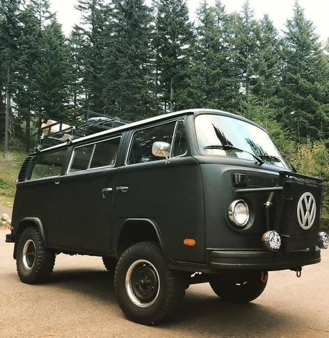 Look at this beast!  📍 Roslyn, Washington  📷 by pacifist_northwest Roslyn Washington, Vw Kampeerwagens, Kombi Trailer, Vw Minibus, Volkswagon Van, Vw Bus T2, T6 California, Kombi Motorhome, Van Vw