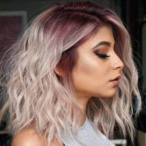 Rose gold shadow roots / white hair pink roots Short To Medium Hairstyles, Shadow Roots, Trendy We Fryzurach, Light Pink Hair, Pastel Pink Hair, Shadow Root, Balayage Blonde, Medium Short Hair, Medium Hairstyles